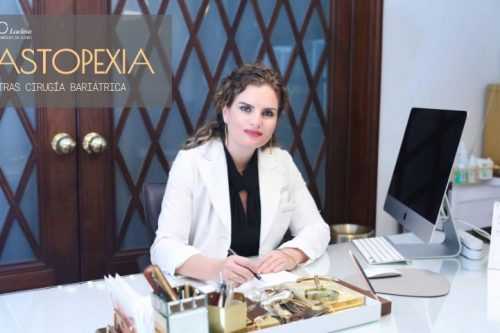 Mastopexia con implantes, tras perder 60 kilos con cirugía bariátrica